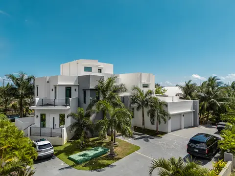 CENTURY 21 | ROYAL PALMS - 5 BEDROOM ESTATE W/RENTAL UNIT