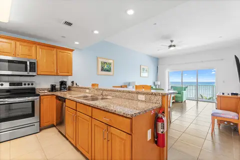 CENTURY 21 | CASTAWAY COVE BEACHFRONT - 2 BED, 2 BATH, A AND B LOCK OFF UNIT